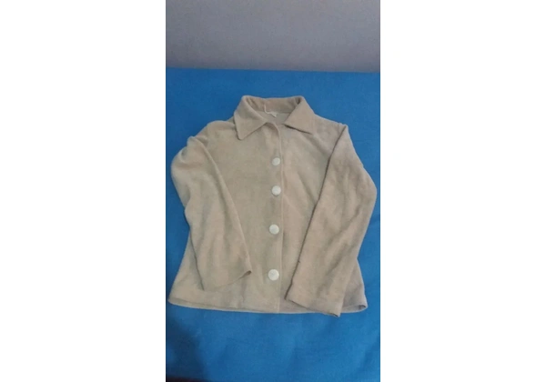 Jaquetas e blusas femininas