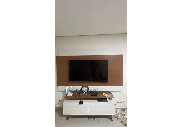 Painel de tv grande (sem a tv).