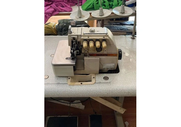 Máquina de Costura interlok Industrial Yamato