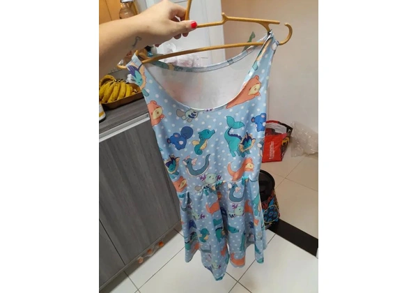 Vestido azul com estampa de Pokémon - M