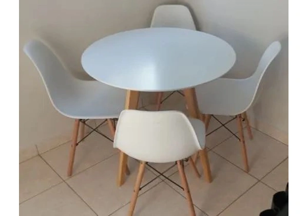 Mesa de jantar Eames nova e embalada ( temos a pronta entrega)
