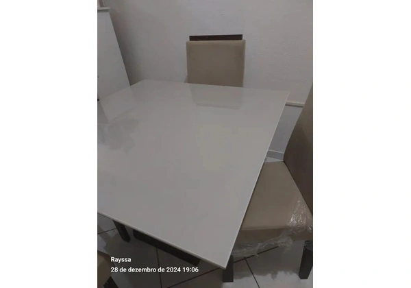Mesa de jantar em vidro temperado