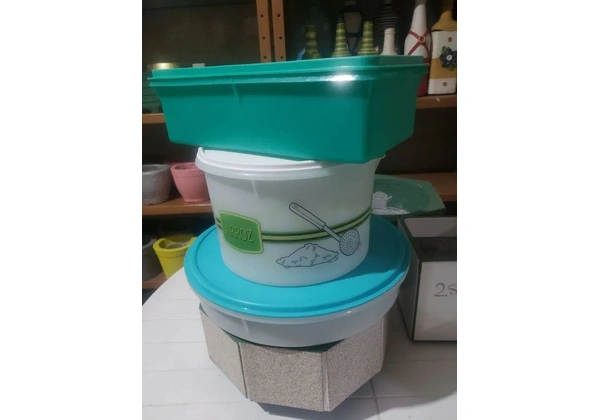 3 linda tupperware