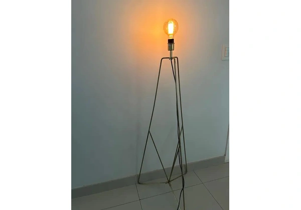 Luminária tripé tokstok