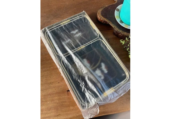 Conjunto 3 Bandejas de nidificação de laca com motivo de lírio japonês dos anos 1960