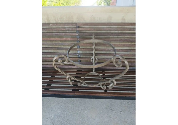 Suporte para plantas de ferro