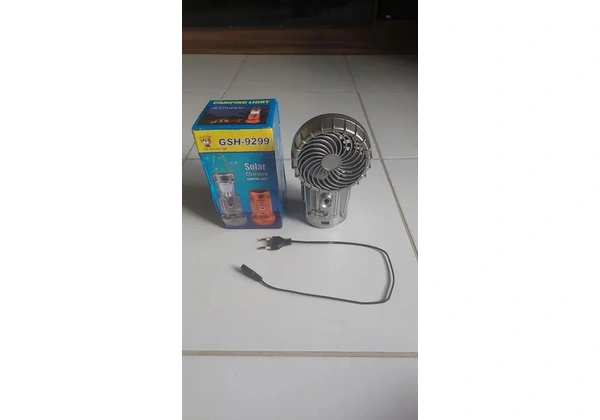 Solar Charging Camping Light Usado