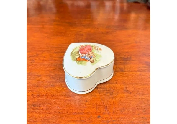 Porta-joias em porcelana