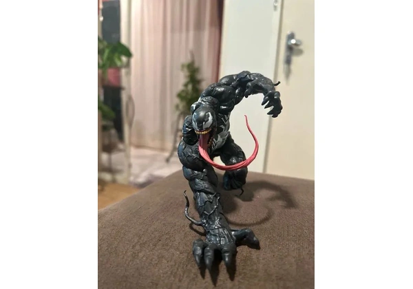 Venom em resina 18cm