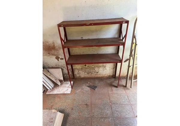 Prateleira de ferro
