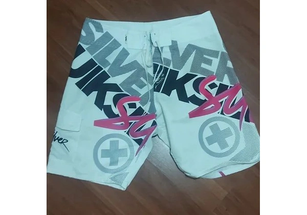 Bermuda quiksilver peça única raridade