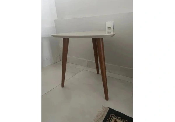 Mesa lateral de canto