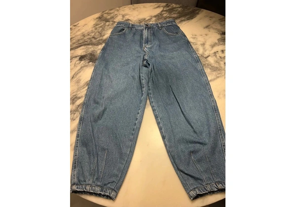 Calca jeans estilo Mom marca NV