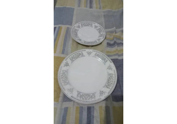 Jogo de porcelana com 1 xícara, 1 pires e 1 prato (Trisa Fine Porcelain)