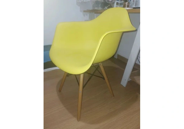 Cadeira Charles eames com braços eiffel