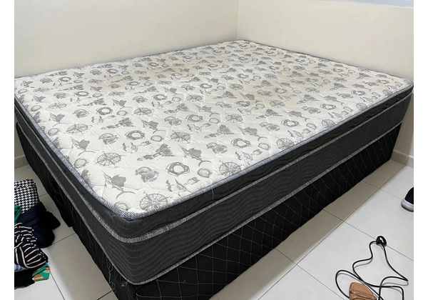 Cama de casal Queen