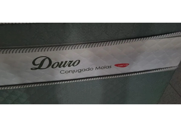 Cama de solteirão box com molas ensacadas