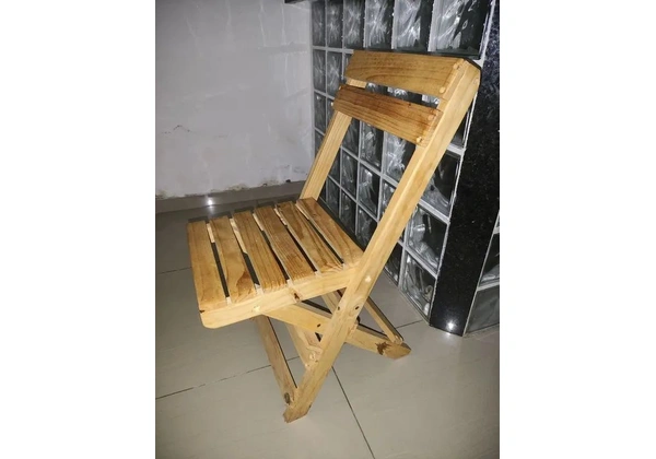 Mesa de pinus com 4 cadeiras