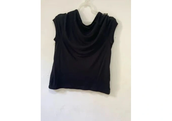 Blusa feminina de pedrinhas no ombro