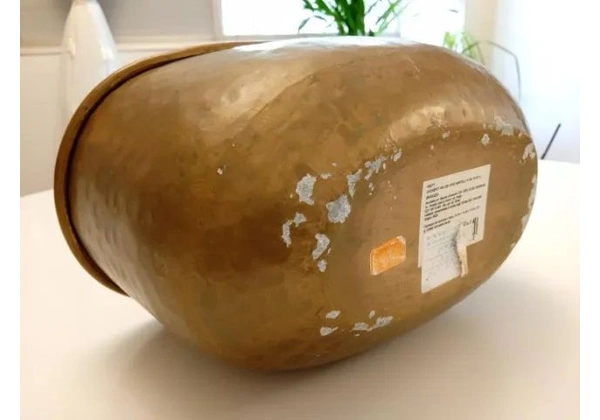 Cachepô Oval em Metal Dourado 14 cm x 24 cm x 14 cm