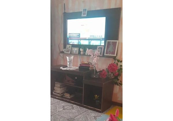 Vendo armário de cozinha e painel de TV por 200 reais