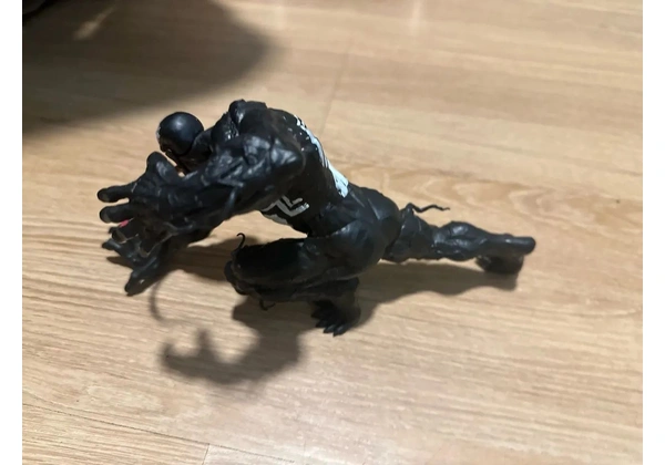 Venom em resina 18cm
