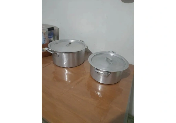 Panela de alumínio grande