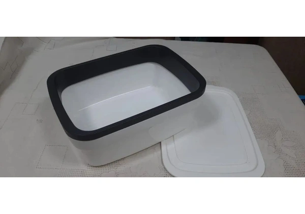 Caixa organizadora, marca Tupperware, em perfeito estado. R$ 120, 00.