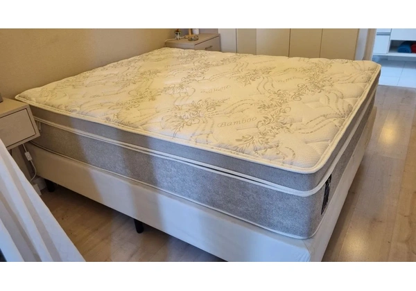 Cama Box Queen com Colchão