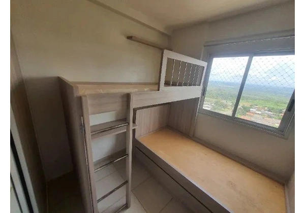 Tri Cama Planejada (Triliches) com baús de armazenamento.