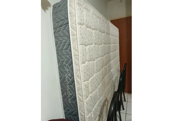 Cama mola casal Phanton Bonnel semi-novíssimo