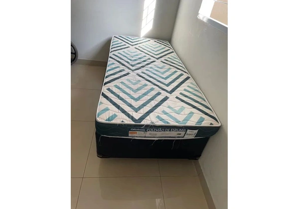Base de cama Box solteiro e colchão