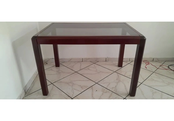 Mesa de Jantar Madeira Mogno C/ Tampo de Vidro, Linda, Em Ótimo Estado!<br> Ótimo Estado!