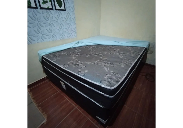 Cama casal (base + colchão)