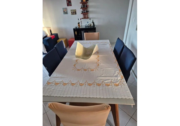Mesa com 6 cadeiras (2, 00 X 1, 00)
