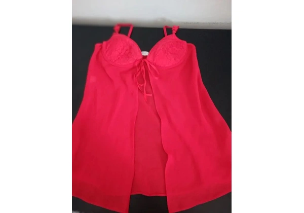 Camisola sexy com renda e abertura frontal