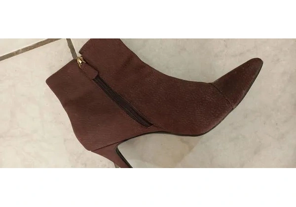 Bota salto fino