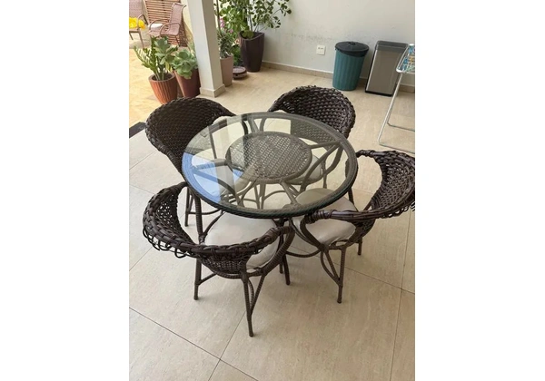 Conjunto de Mesa e Cadeiras de Jantar em Rattan