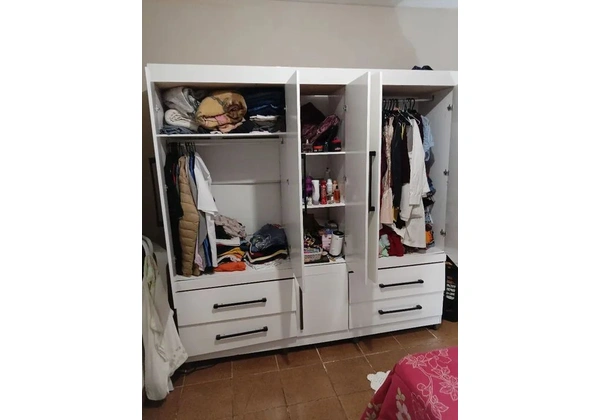 Guarda roupa de casal em ótimo estado