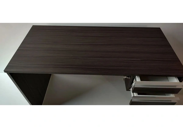 Mesas para escritório 100% MDF 18mm, valor unitário r$550 à vista com entrega.