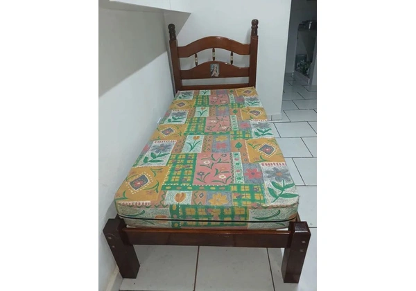 Cama de solteiro com colchão