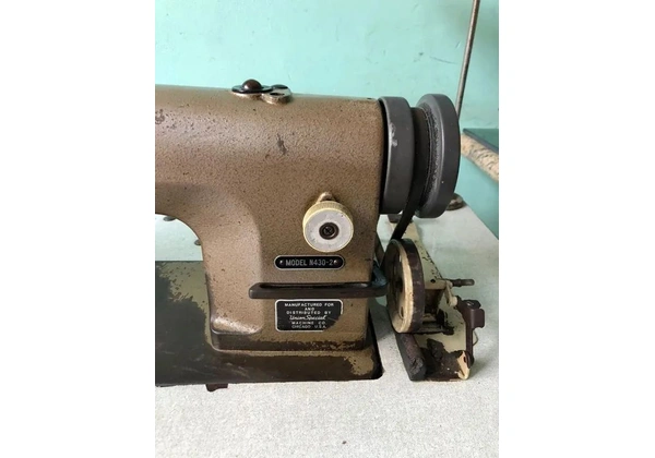 Máquina de custura em ótimo estado.