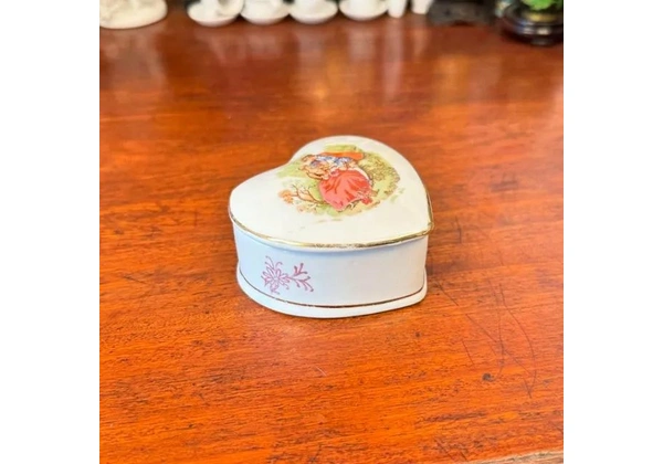 Porta-joias em porcelana