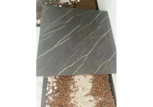 Mesa de centro com rodinhas