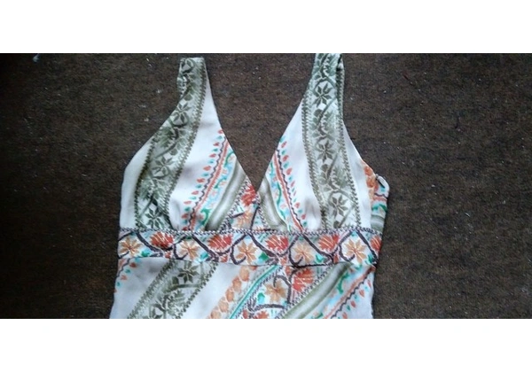 VESTIDO DE CREPE. TAMANHO G
