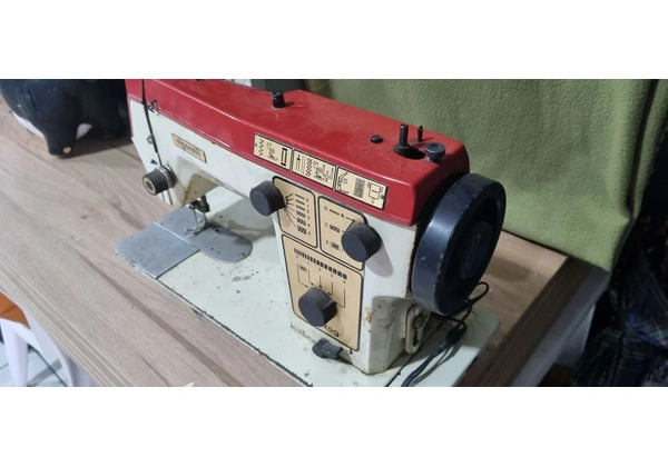 Máquina de Costura Relíquia
