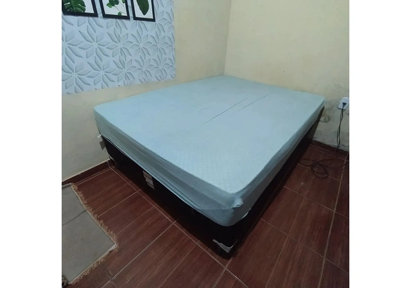Cama casal (base + colchão)