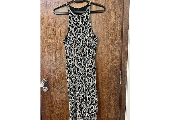 Vestido renda preto e dourado
