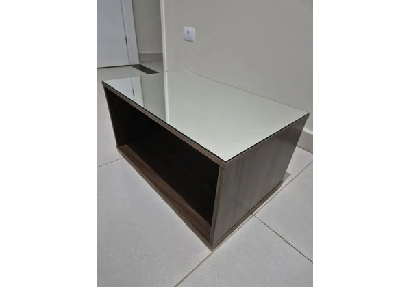 Mesa de centro em MDF com espelho em cima