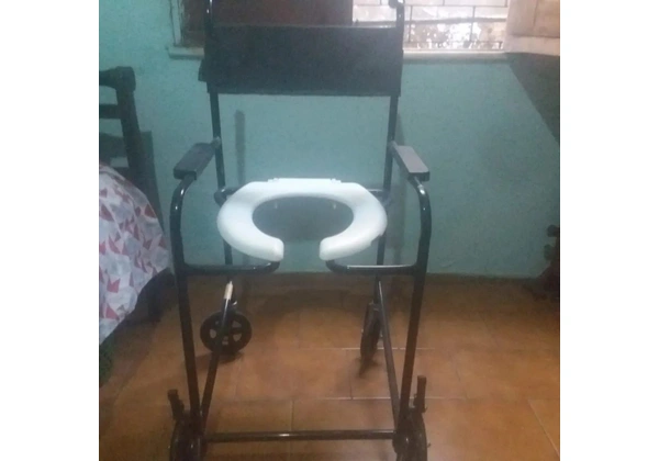 Cadeira de banho novinha, usada somente uma vez